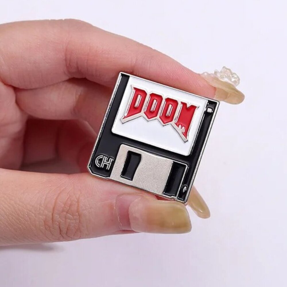 RETRO GAMING VINTAGE DOOM FLOPPY DISC OIL DRIPPED ENAMEL PIN  NWT - Picture 4 of 13